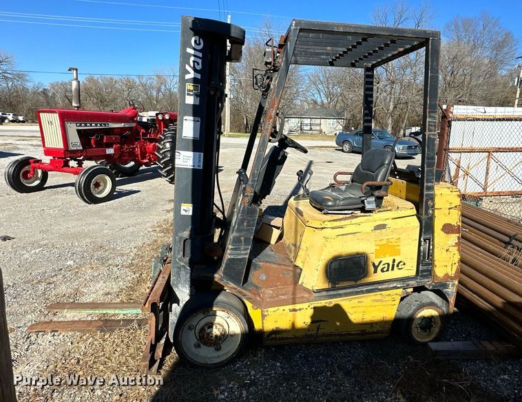 image for item DW2926 Yale  forklift