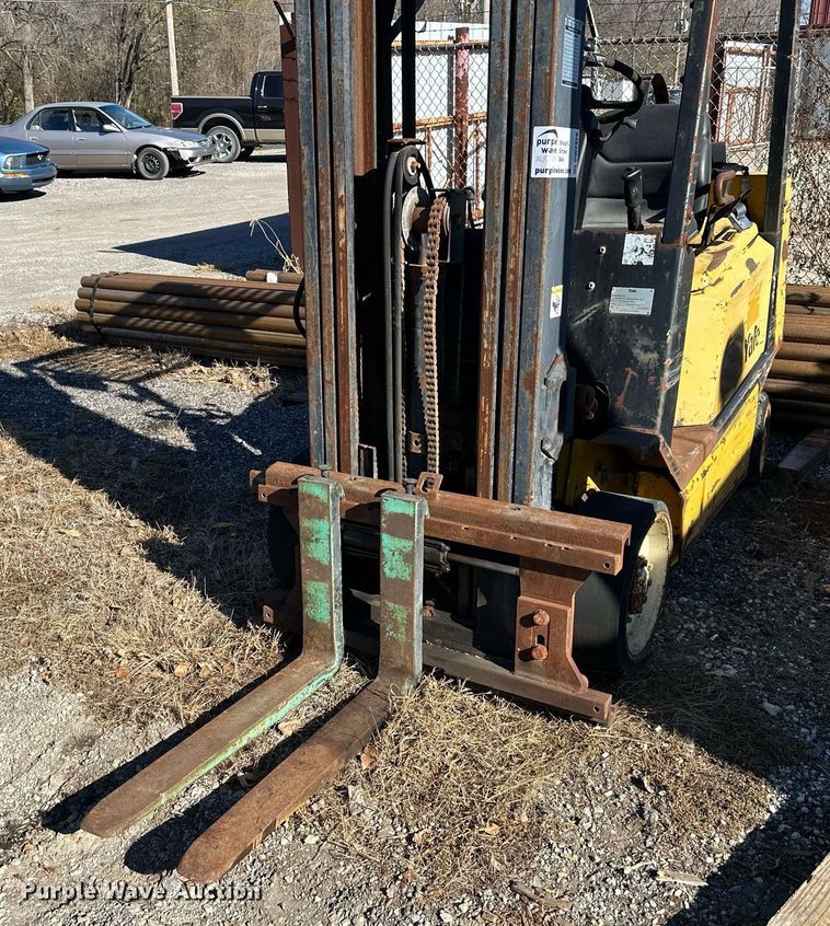 image for item DW2926 Yale  forklift