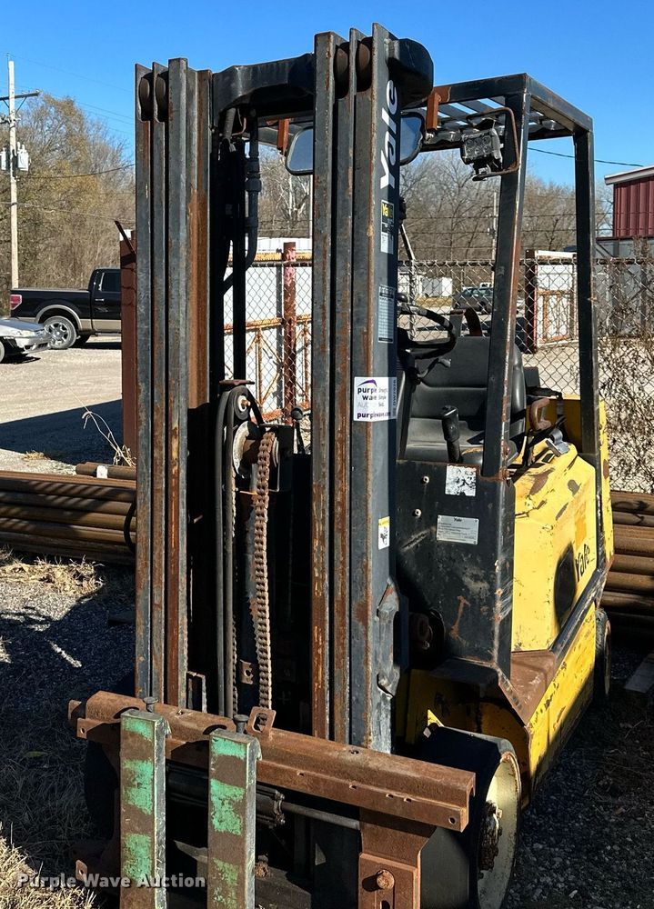 image for item DW2926 Yale  forklift