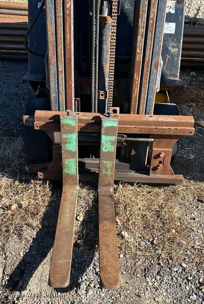 image for item DW2926 Yale  forklift