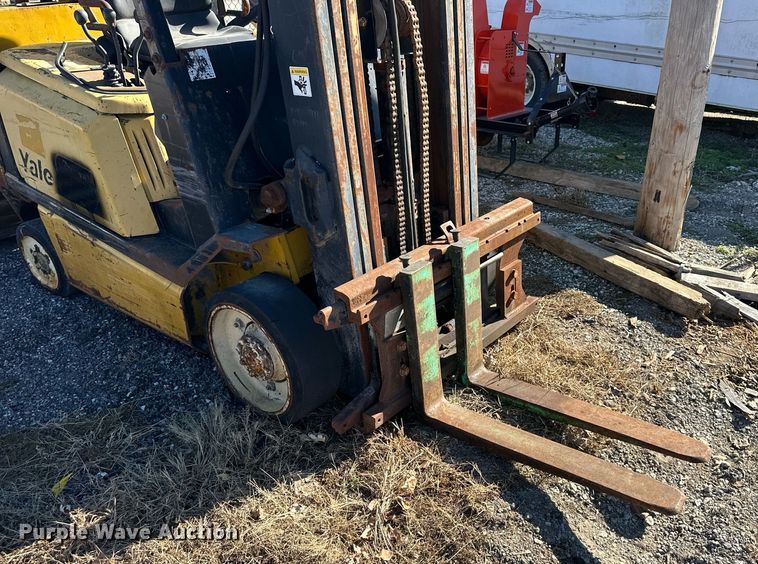image for item DW2926 Yale  forklift