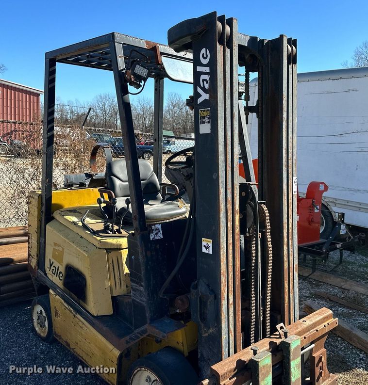 image for item DW2926 Yale  forklift