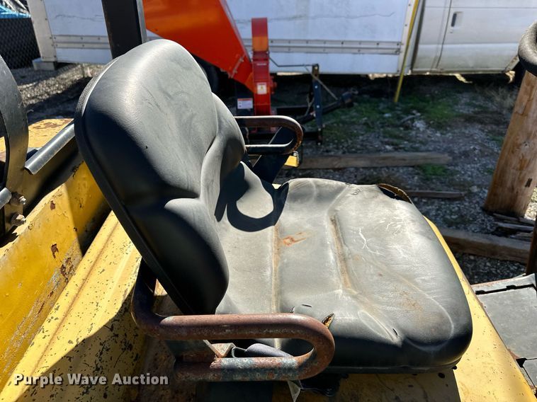 image for item DW2926 Yale  forklift