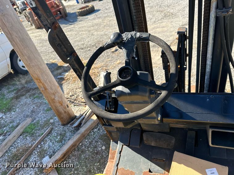 image for item DW2926 Yale  forklift