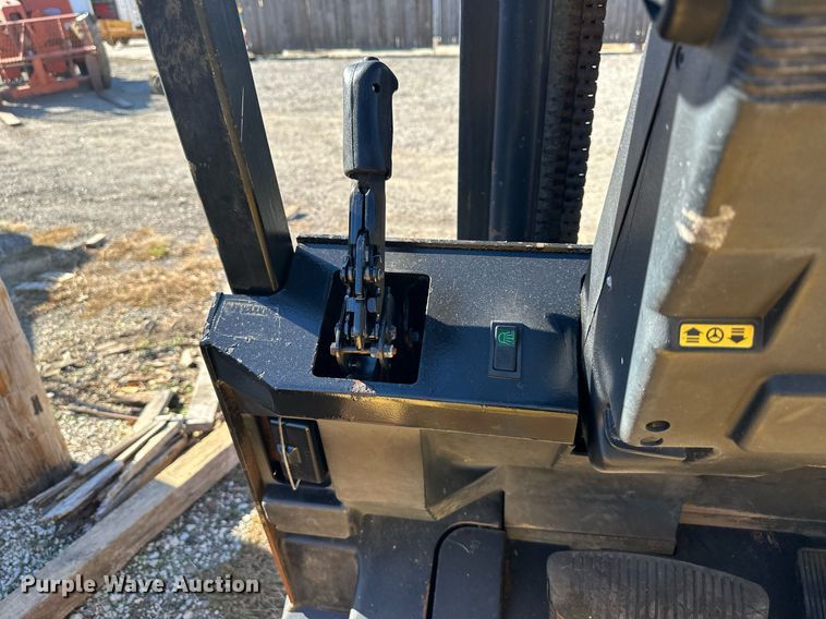 image for item DW2926 Yale  forklift