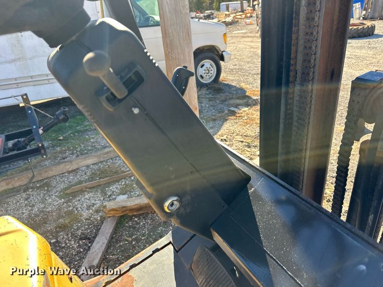 image for item DW2926 Yale  forklift