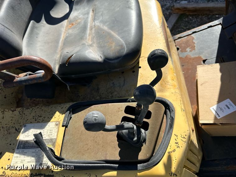 image for item DW2926 Yale  forklift