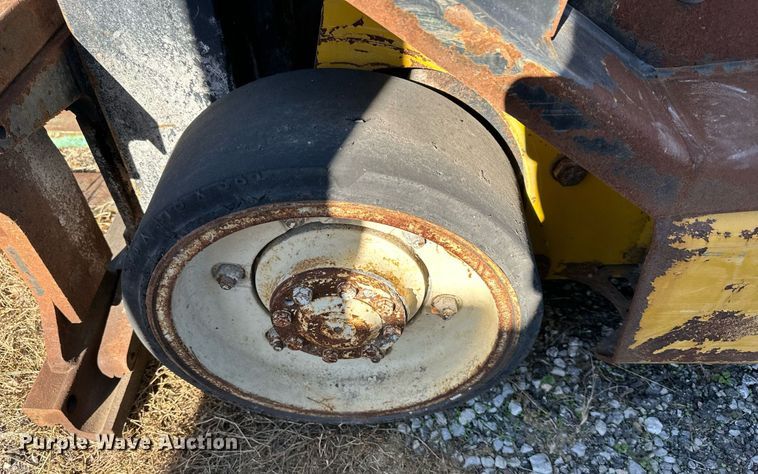 image for item DW2926 Yale  forklift