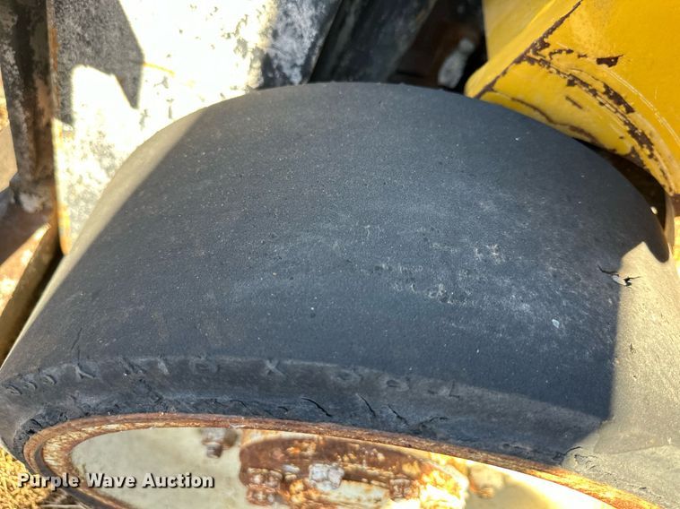 image for item DW2926 Yale  forklift