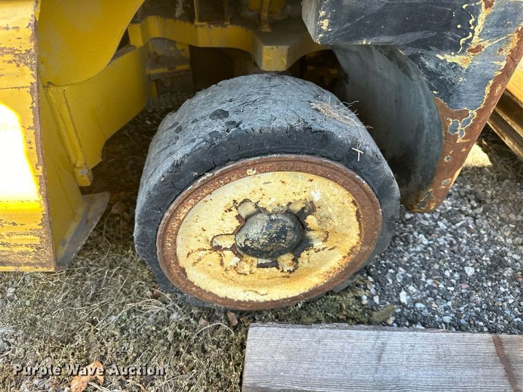 image for item DW2926 Yale  forklift