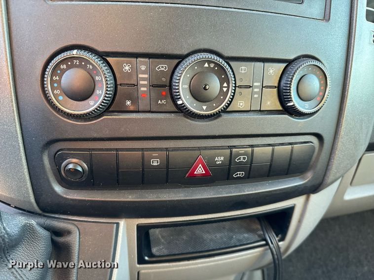 image for item GG9841 2010 Mercedes Benz Sprinter 3500  van