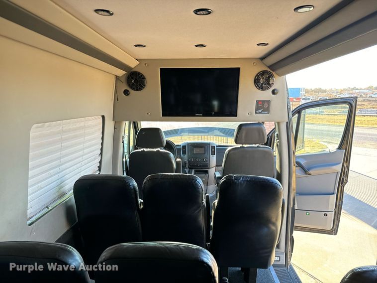 image for item GG9841 2010 Mercedes Benz Sprinter 3500  van