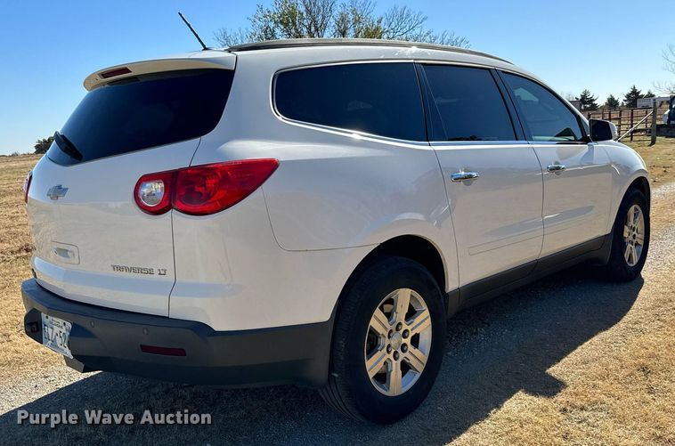 image for item GG9843 2010 Chevrolet Traverse LT  SUV