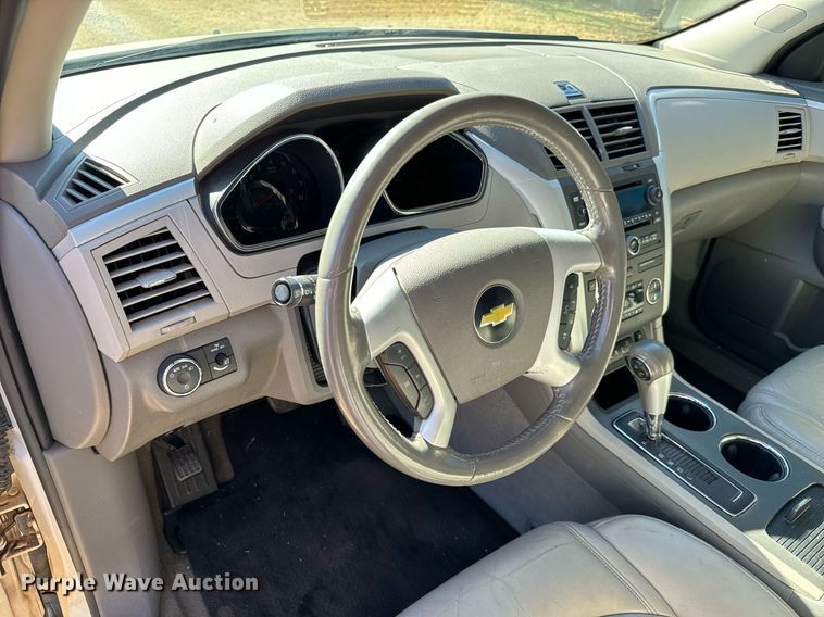 image for item GG9843 2010 Chevrolet Traverse LT  SUV