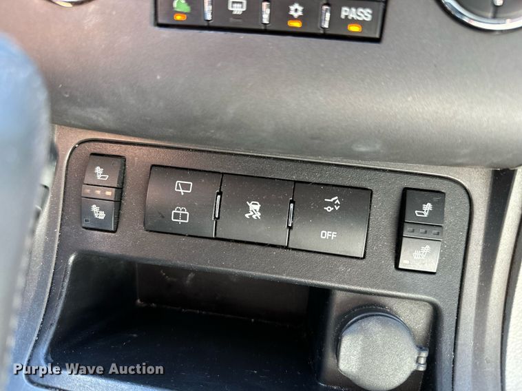 image for item GG9843 2010 Chevrolet Traverse LT  SUV