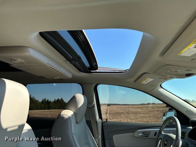 image for item GG9843 2010 Chevrolet Traverse LT  SUV