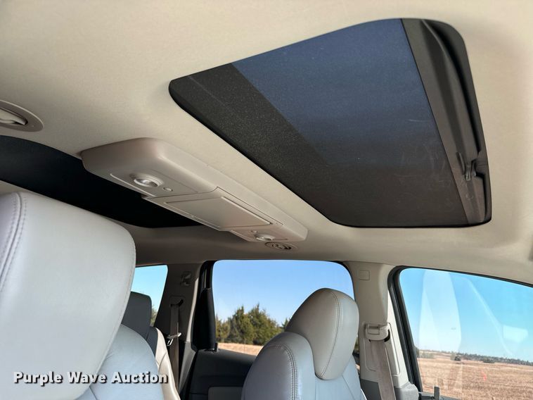 image for item GG9843 2010 Chevrolet Traverse LT  SUV