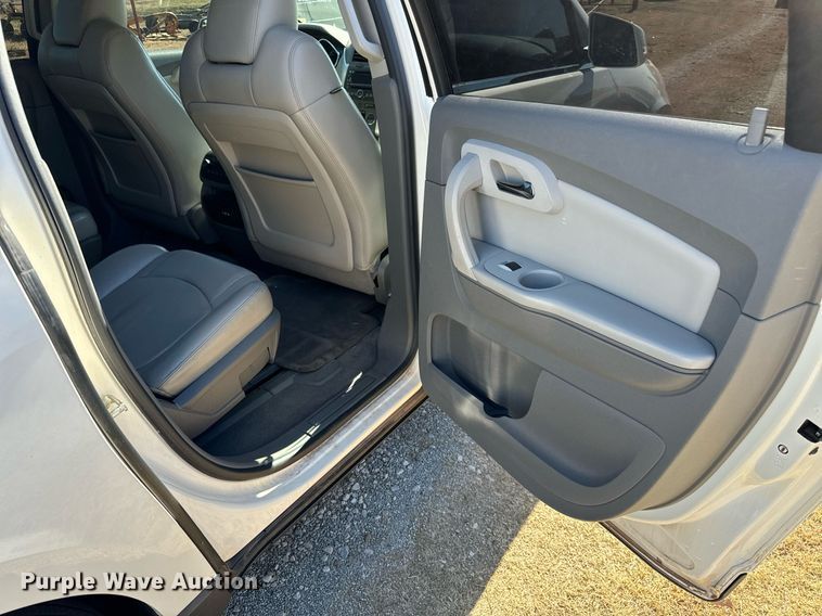 image for item GG9843 2010 Chevrolet Traverse LT  SUV