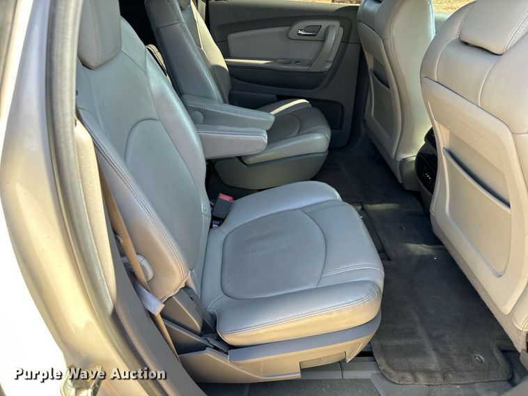 image for item GG9843 2010 Chevrolet Traverse LT  SUV