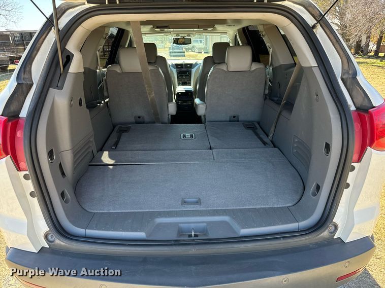 image for item GG9843 2010 Chevrolet Traverse LT  SUV