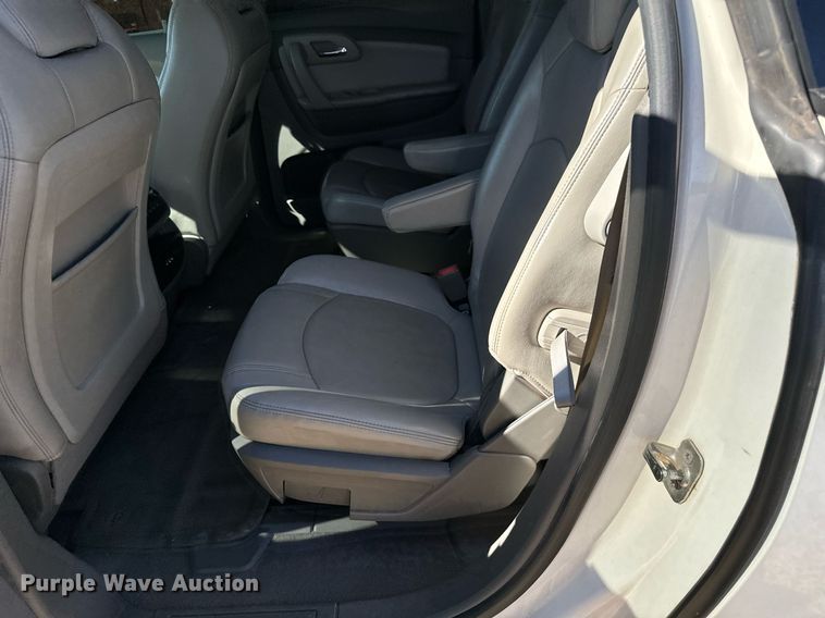 image for item GG9843 2010 Chevrolet Traverse LT  SUV