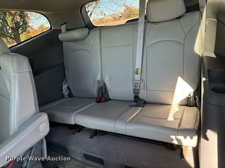 image for item GG9843 2010 Chevrolet Traverse LT  SUV