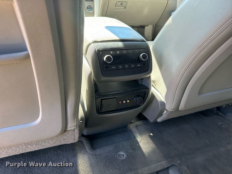 image for item GG9843 2010 Chevrolet Traverse LT  SUV