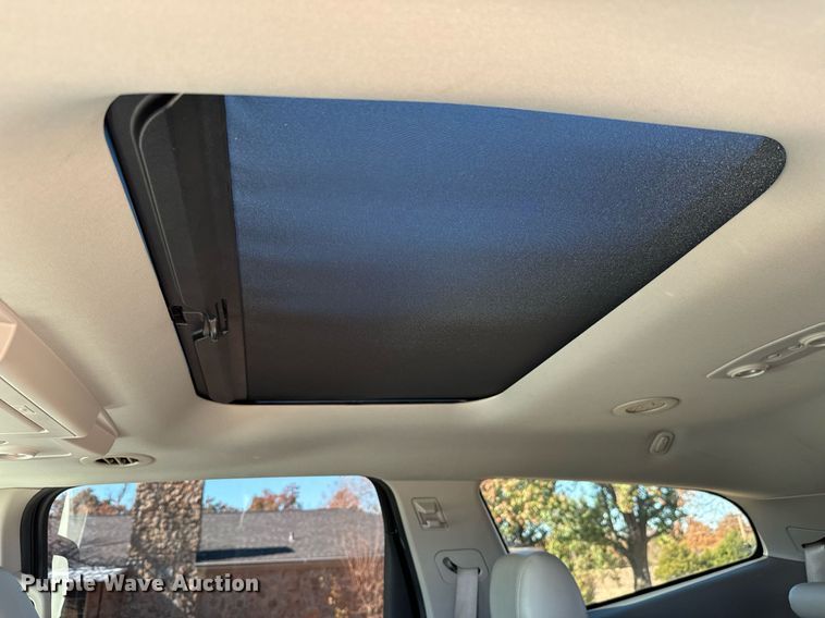 image for item GG9843 2010 Chevrolet Traverse LT  SUV