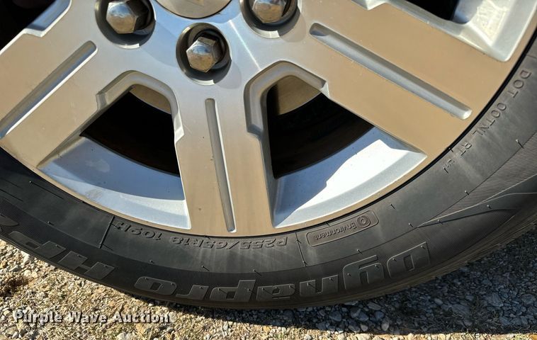 image for item GG9843 2010 Chevrolet Traverse LT  SUV