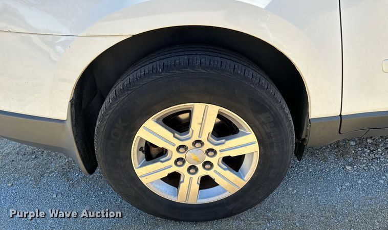 image for item GG9843 2010 Chevrolet Traverse LT  SUV