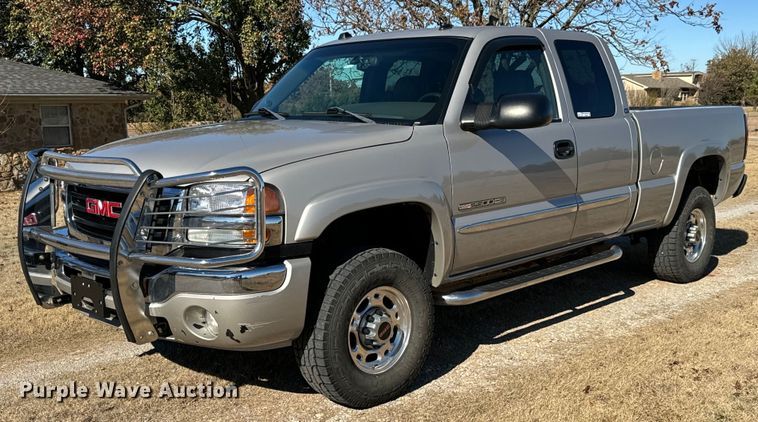 image for item GG9844 2005 GMC Sierra 2500HD  Ext. Cab pickup truck