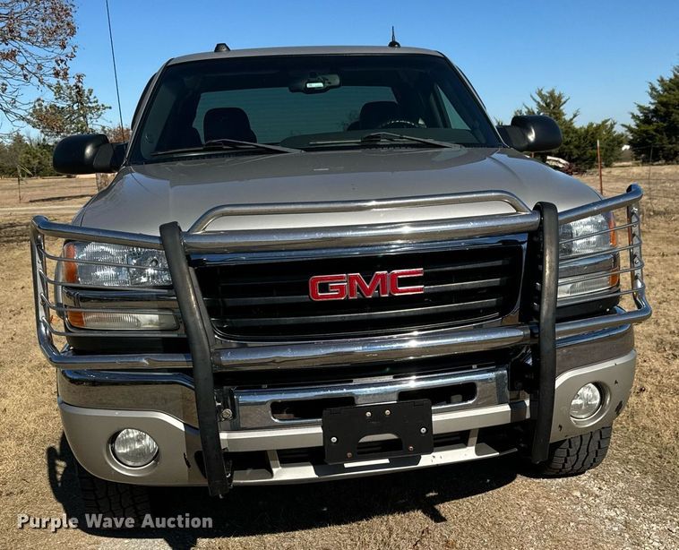 image for item GG9844 2005 GMC Sierra 2500HD  Ext. Cab pickup truck