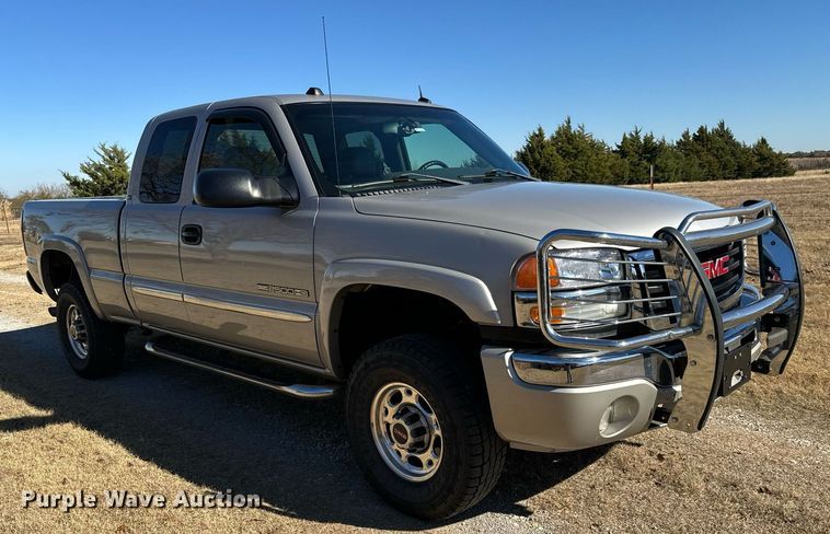 image for item GG9844 2005 GMC Sierra 2500HD  Ext. Cab pickup truck
