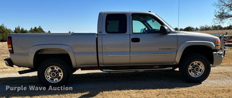 image for item GG9844 2005 GMC Sierra 2500HD  Ext. Cab pickup truck