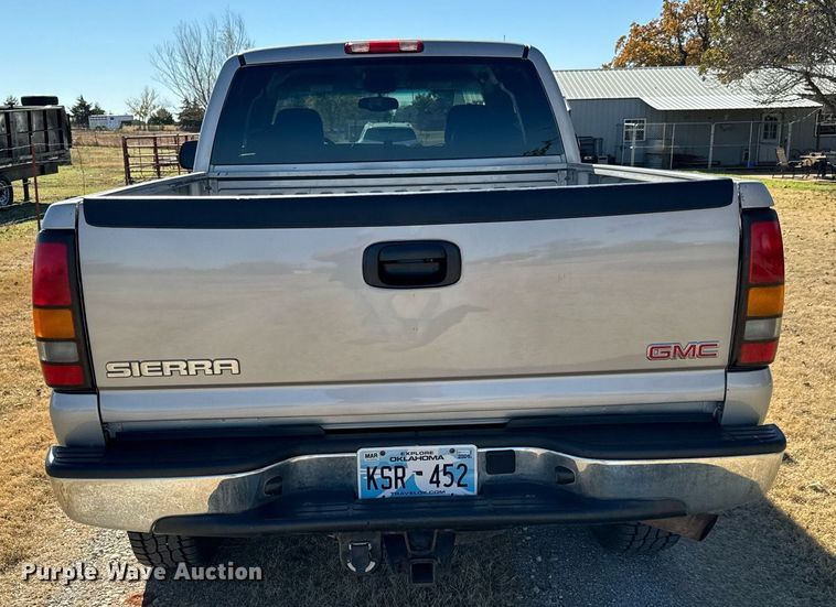 image for item GG9844 2005 GMC Sierra 2500HD  Ext. Cab pickup truck
