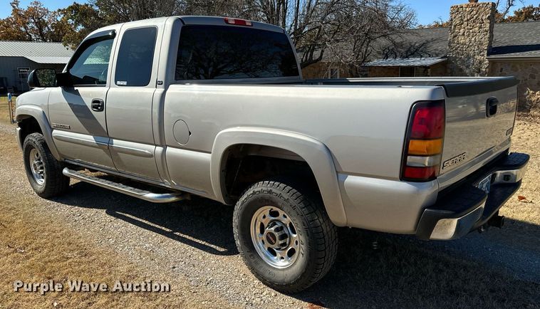 image for item GG9844 2005 GMC Sierra 2500HD  Ext. Cab pickup truck