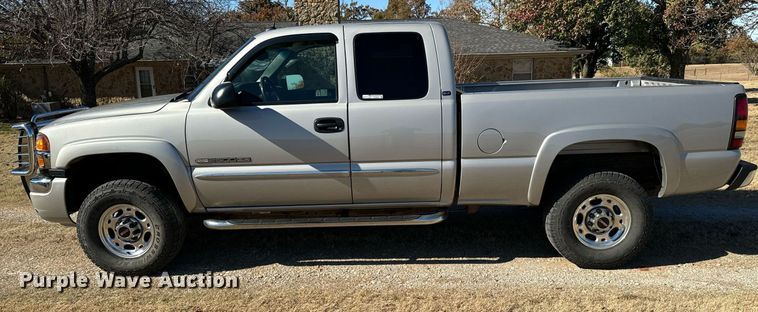 image for item GG9844 2005 GMC Sierra 2500HD  Ext. Cab pickup truck