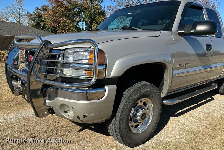 image for item GG9844 2005 GMC Sierra 2500HD  Ext. Cab pickup truck