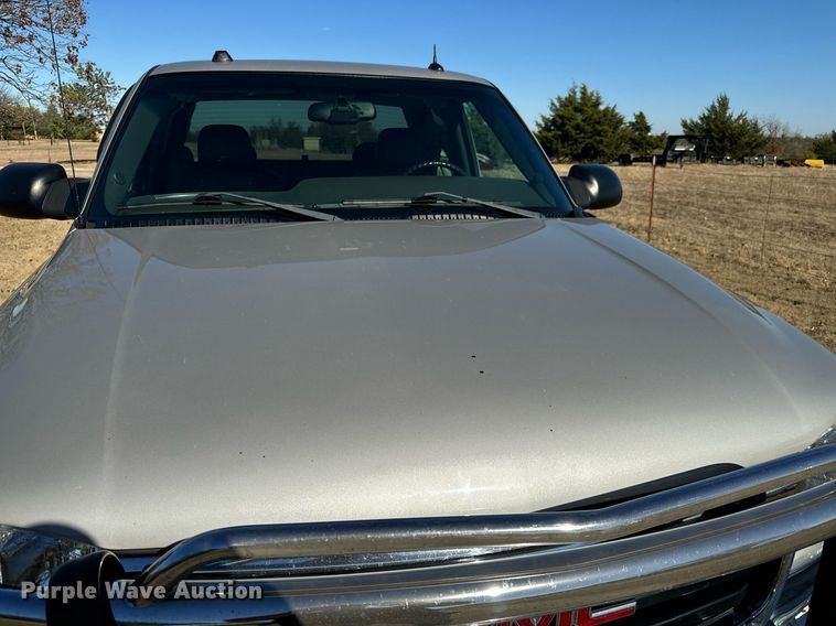 image for item GG9844 2005 GMC Sierra 2500HD  Ext. Cab pickup truck