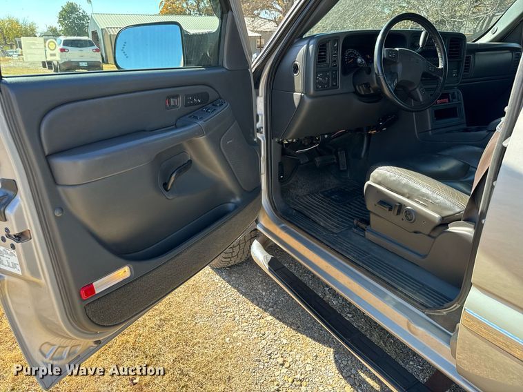 image for item GG9844 2005 GMC Sierra 2500HD  Ext. Cab pickup truck