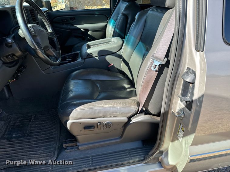 image for item GG9844 2005 GMC Sierra 2500HD  Ext. Cab pickup truck