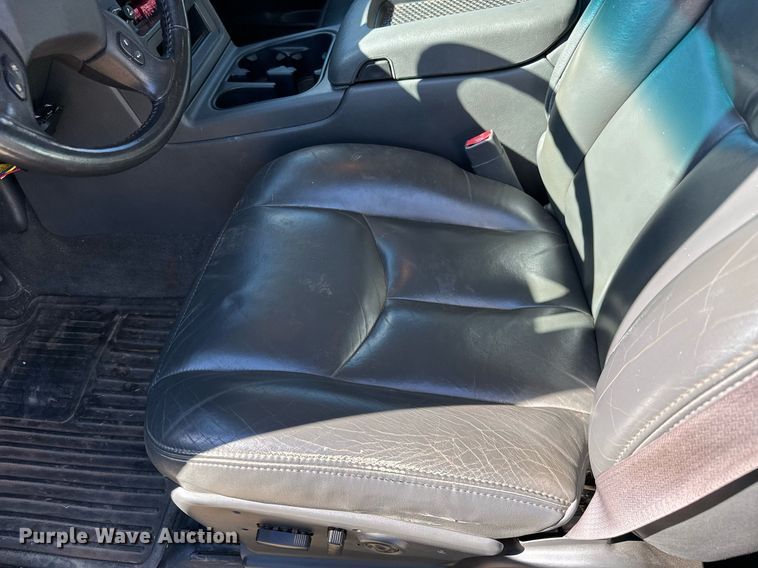 image for item GG9844 2005 GMC Sierra 2500HD  Ext. Cab pickup truck