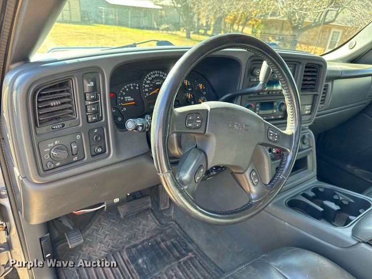 image for item GG9844 2005 GMC Sierra 2500HD  Ext. Cab pickup truck