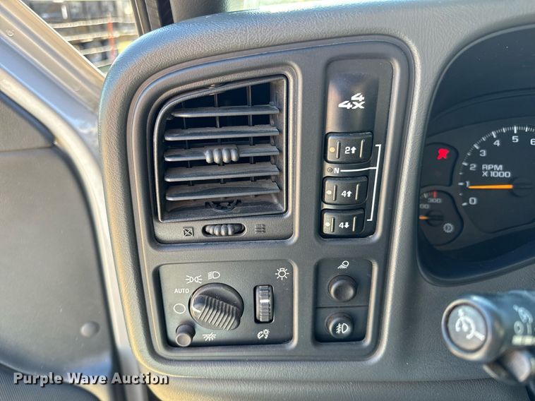 image for item GG9844 2005 GMC Sierra 2500HD  Ext. Cab pickup truck