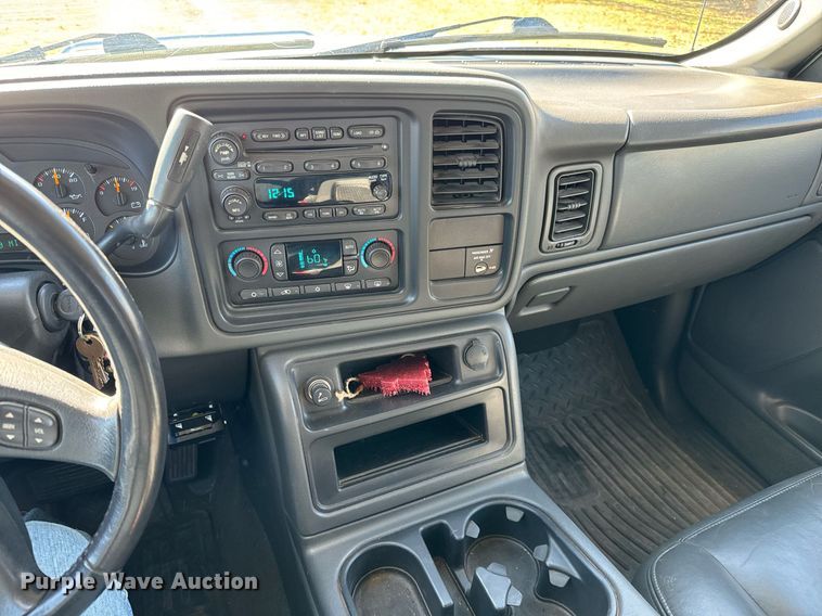 image for item GG9844 2005 GMC Sierra 2500HD  Ext. Cab pickup truck