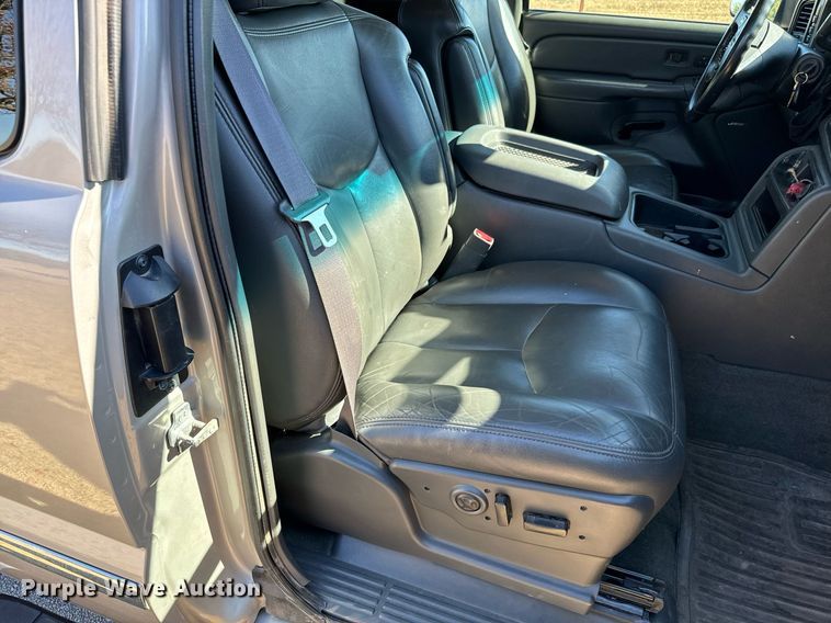 image for item GG9844 2005 GMC Sierra 2500HD  Ext. Cab pickup truck