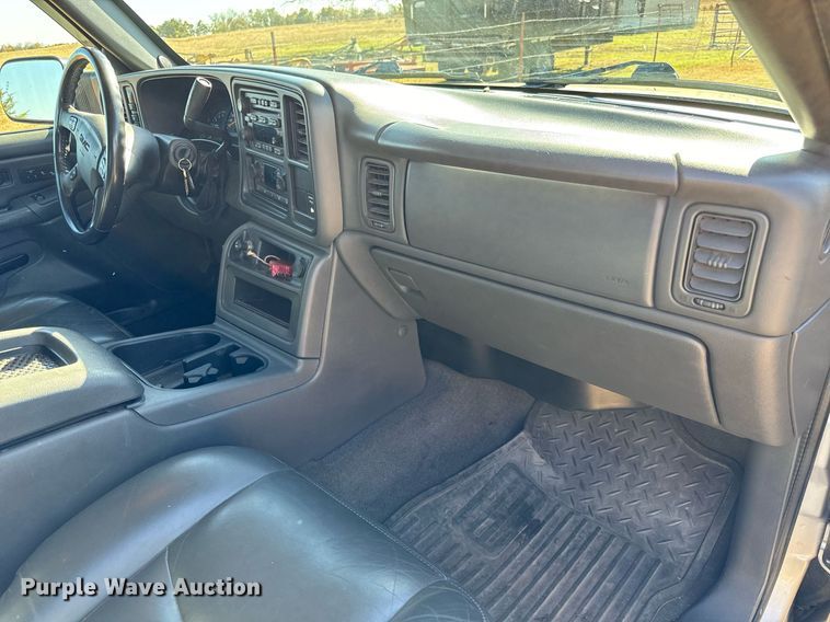 image for item GG9844 2005 GMC Sierra 2500HD  Ext. Cab pickup truck