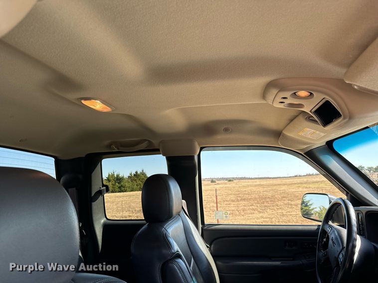 image for item GG9844 2005 GMC Sierra 2500HD  Ext. Cab pickup truck