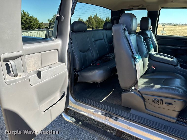 image for item GG9844 2005 GMC Sierra 2500HD  Ext. Cab pickup truck