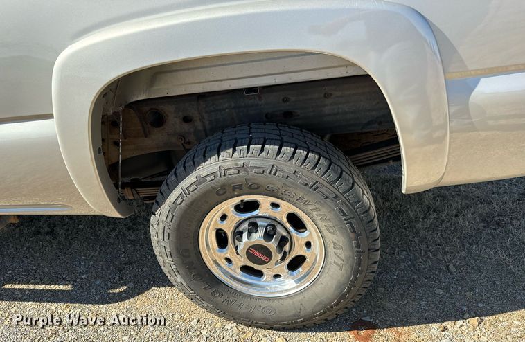 image for item GG9844 2005 GMC Sierra 2500HD  Ext. Cab pickup truck